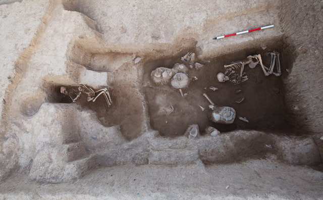 شواهد بیش از ده تدفین در گورستان عصرآهن قزوین                                                                                                                                                                                                                                                               
