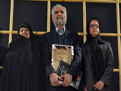 اعطای نشان عزت‌الله نگهبان به دکتر حکمت‌الله ملاصالحی