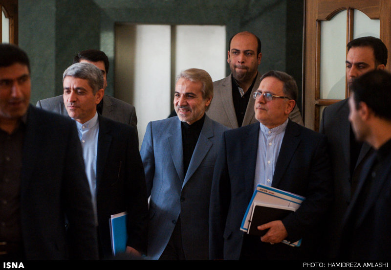 از برنامه جدید دولت برای تسریع در رونق اقتصادی پرده برداری شد.