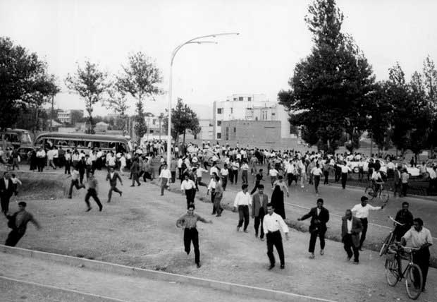 سی تير، قیام مردم برای بازگشت مصدق